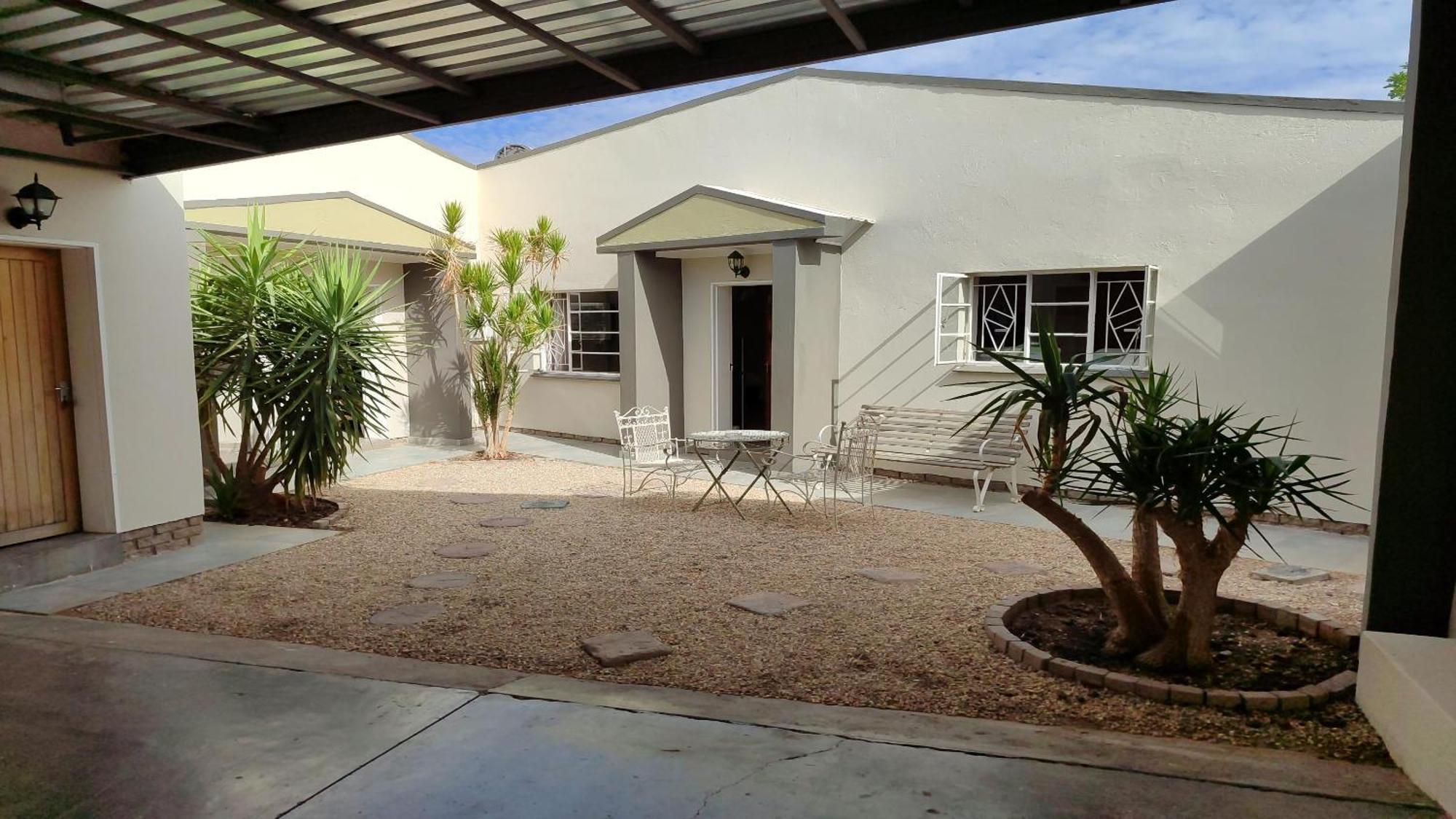 Bird'S Nest Guest House Keetmanshoop Esterno foto